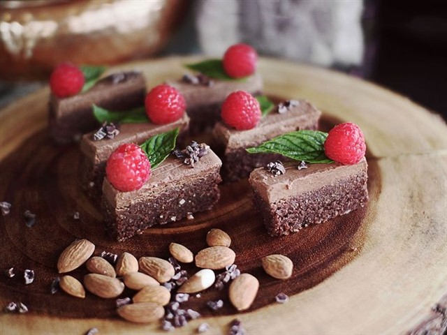Slap bang in the centre of London, Oxford Street's Vantra serves a 100% vegan, gluten and refined sugar free menu. A buffet spot, everyday you can fil...